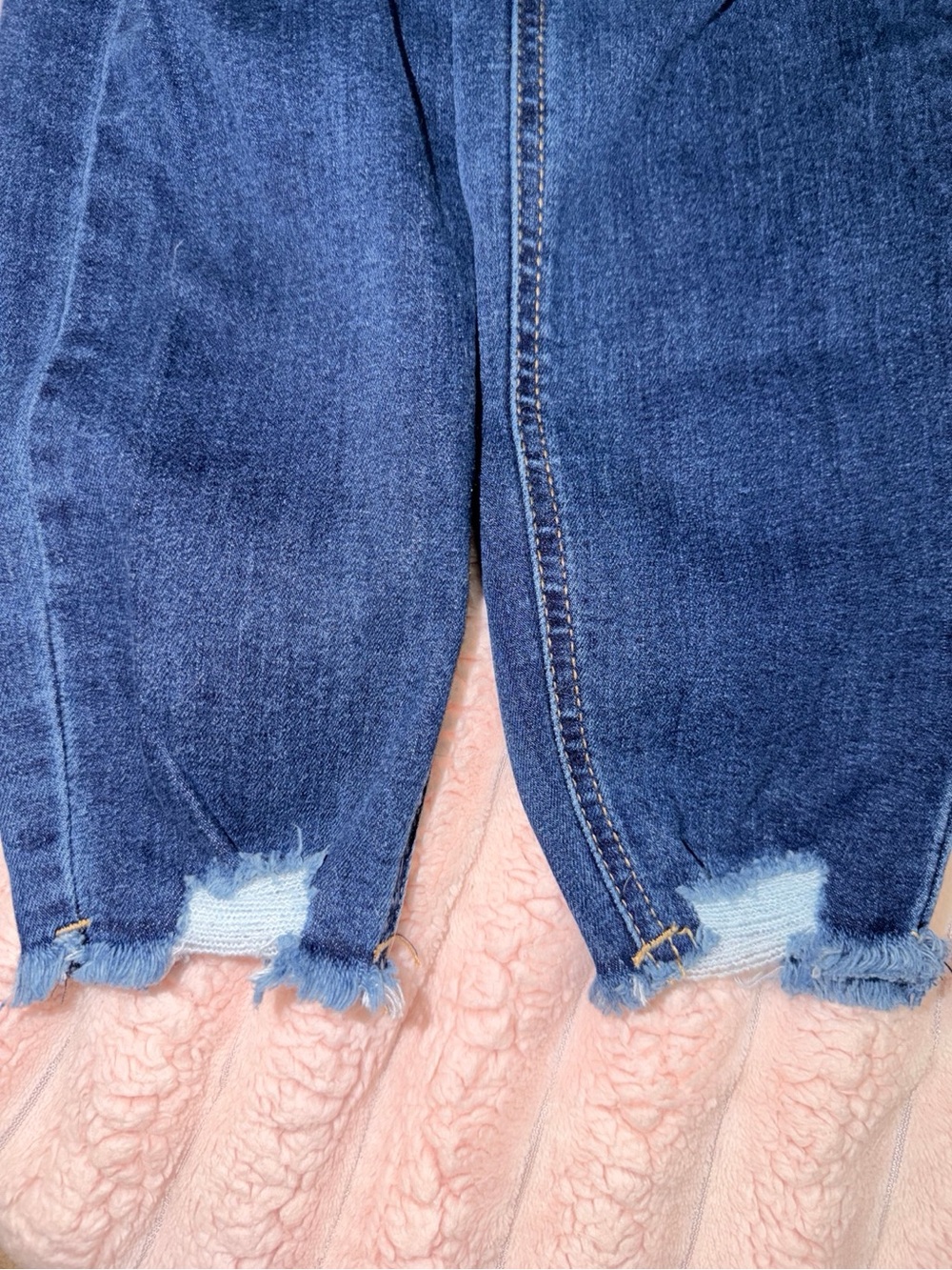Fashion Nova Dark Wash Distressed Skinny Jeans Size 5 - Picture 2 of 2